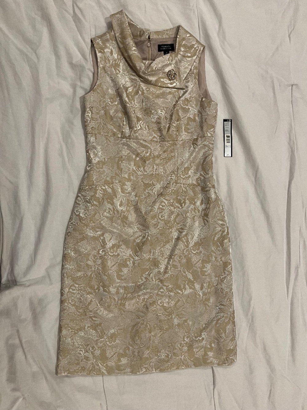 TAHARI ARTHUR S. LEVINE Size 4 champagne cocktail dress with broach